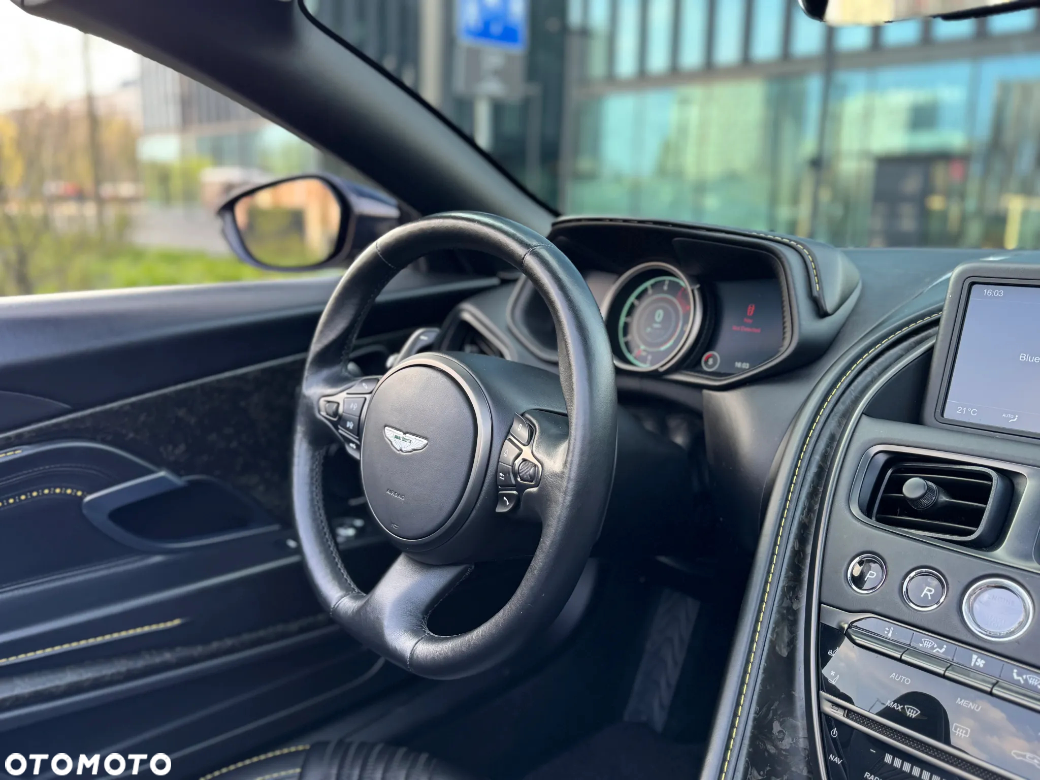 Aston Martin DB11 - 11