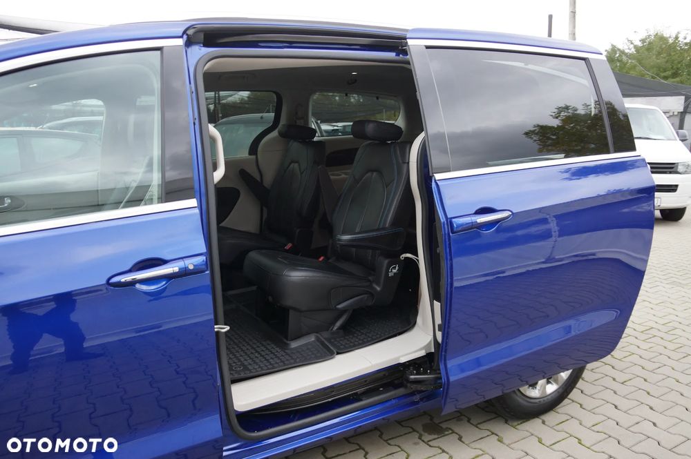 Chrysler Pacifica - 27