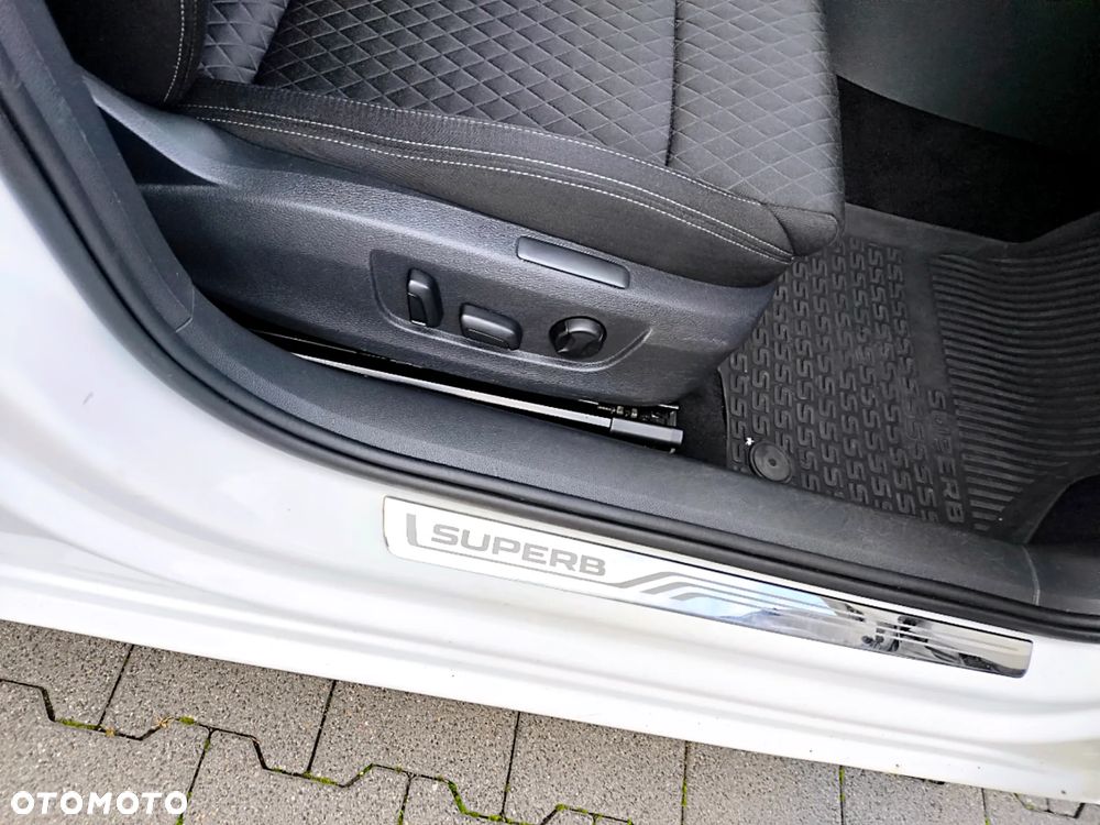 Skoda Superb 2.0 TDI 4x4 Style DSG - 23