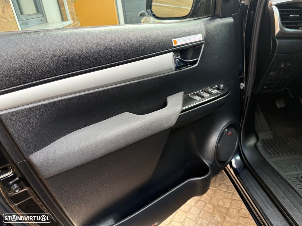 Toyota Hilux 2.4 D-4D 4WD Tracker - 8