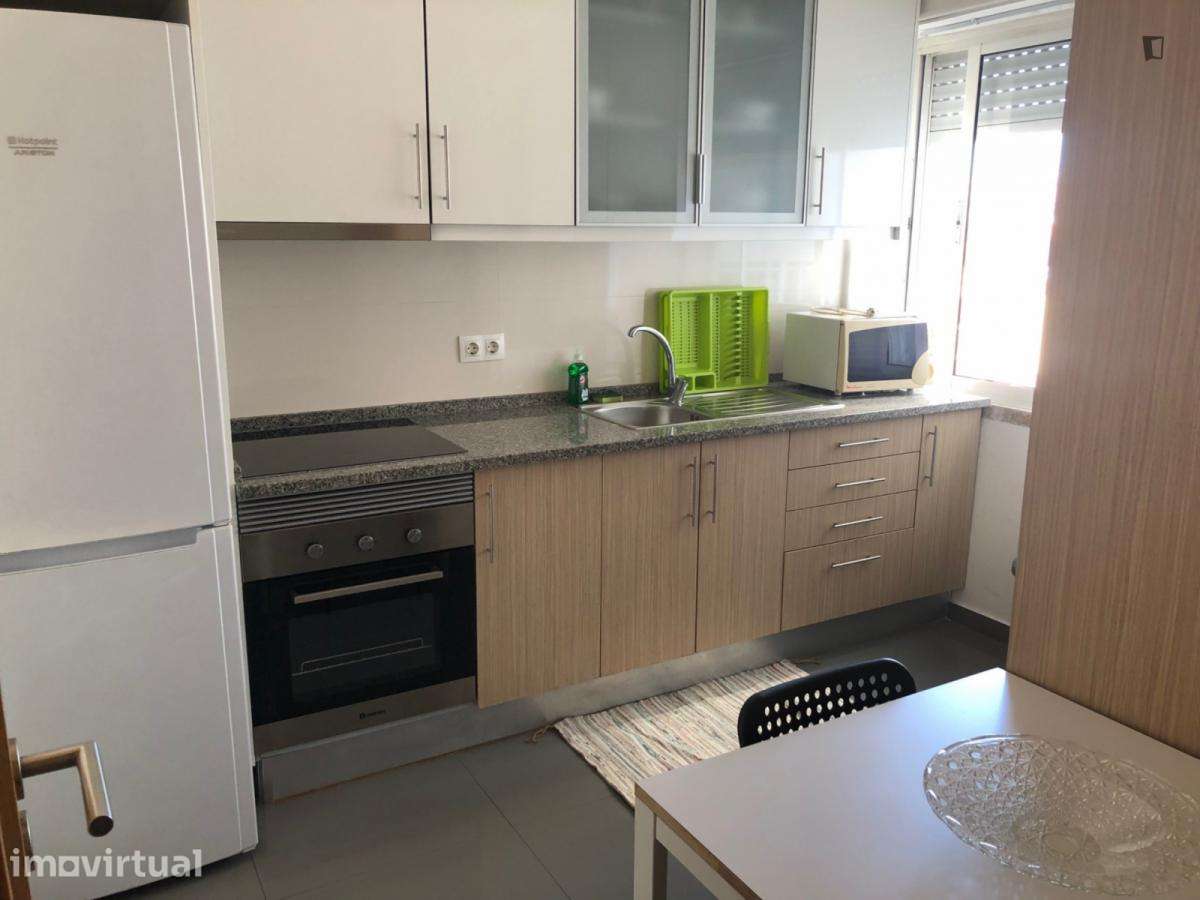 Quarto - localizado em Pontinha Lisbon - Grande imagem: 3/10