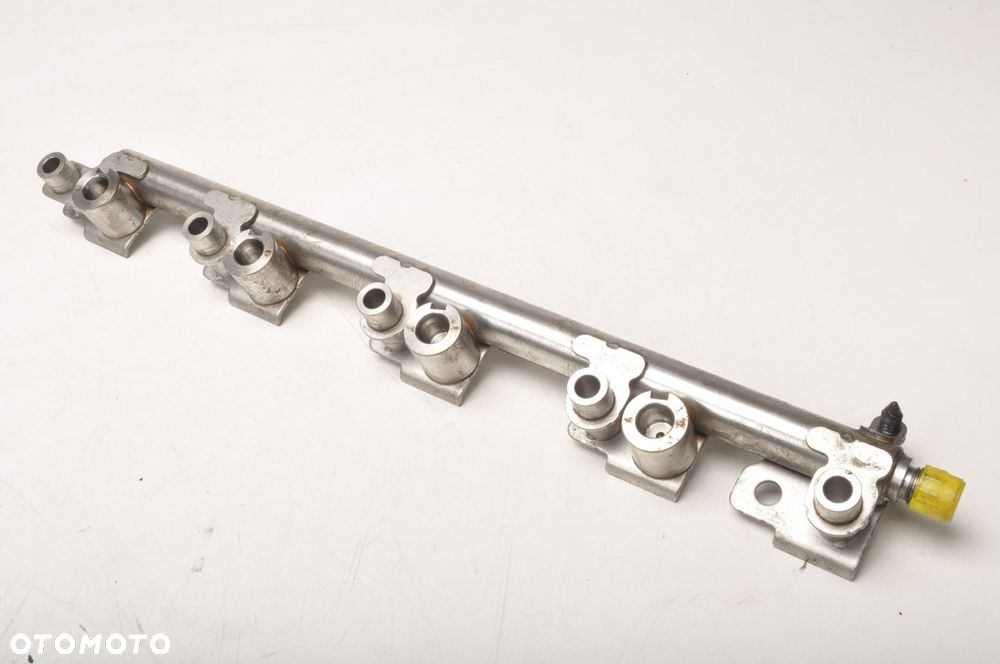 FOCUS MK3 2.0 ST LISTWA WTRYSKOWA CJ5E-9F797-BG - 4