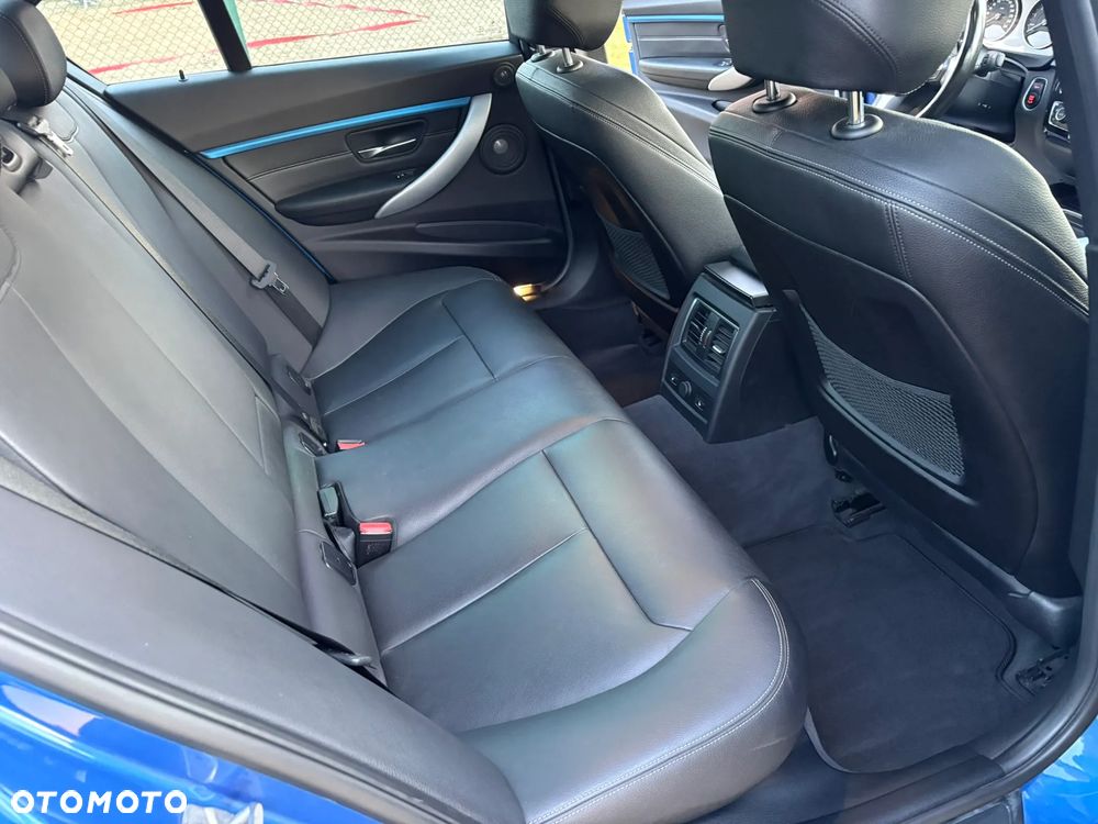 BMW Seria 3 340i xDrive M Sport - 33