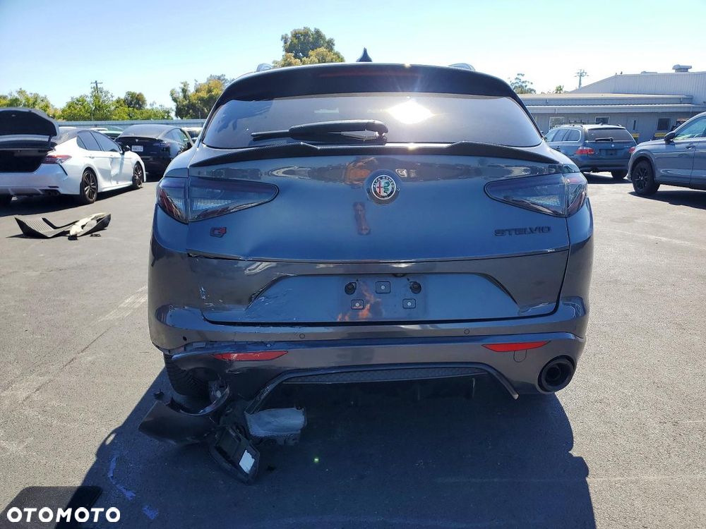 Alfa Romeo Stelvio - 9
