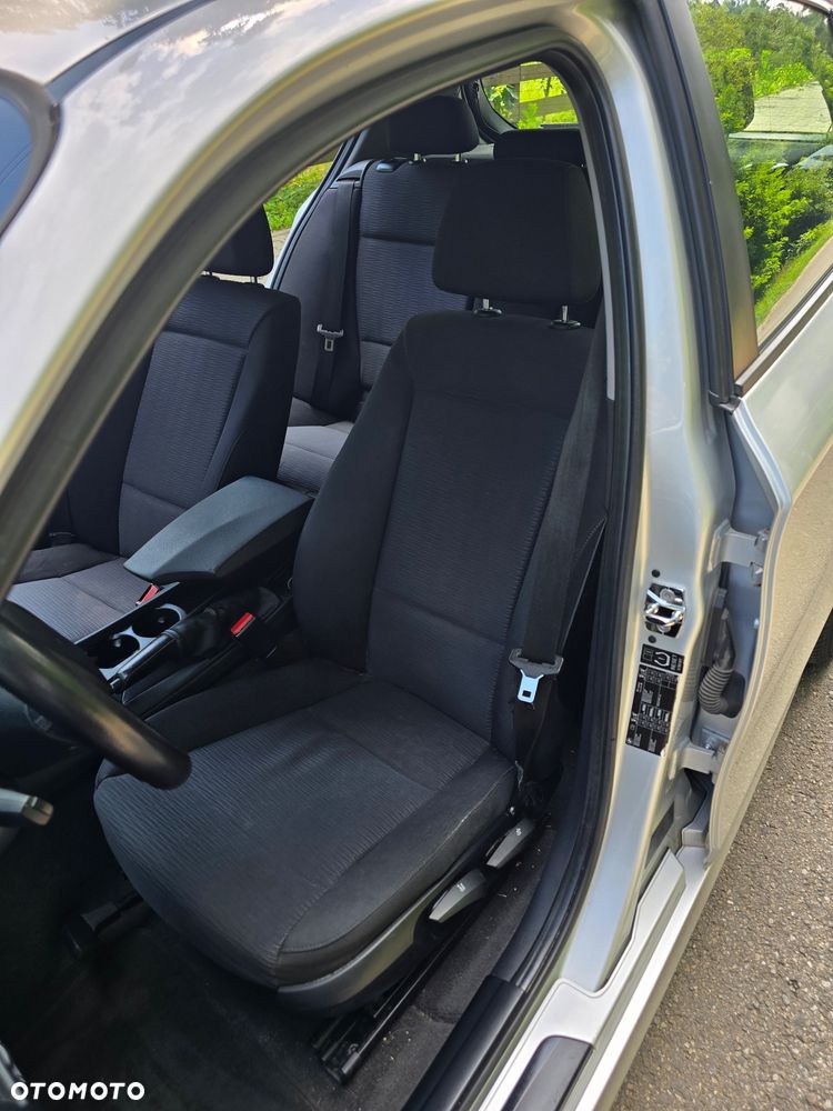 BMW Seria 1 118d - 30