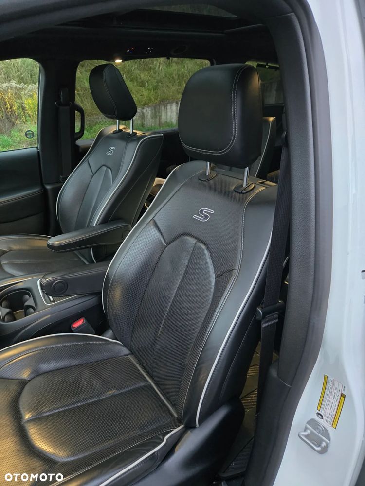 Chrysler Pacifica - 12