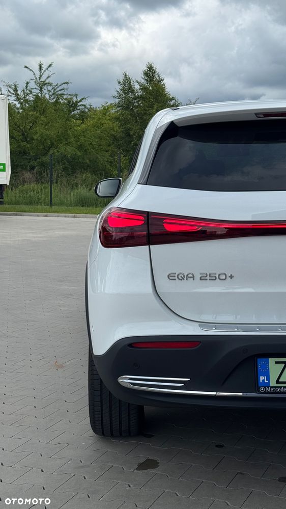 Mercedes-Benz EQA - 6