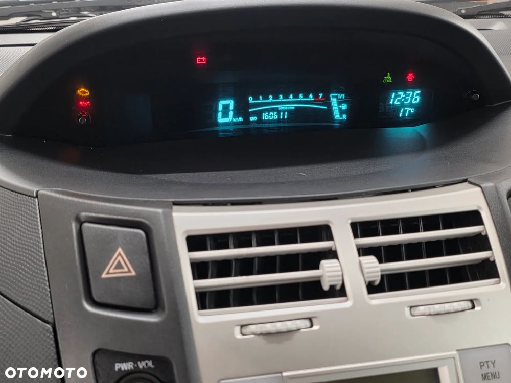 Toyota Yaris - 10