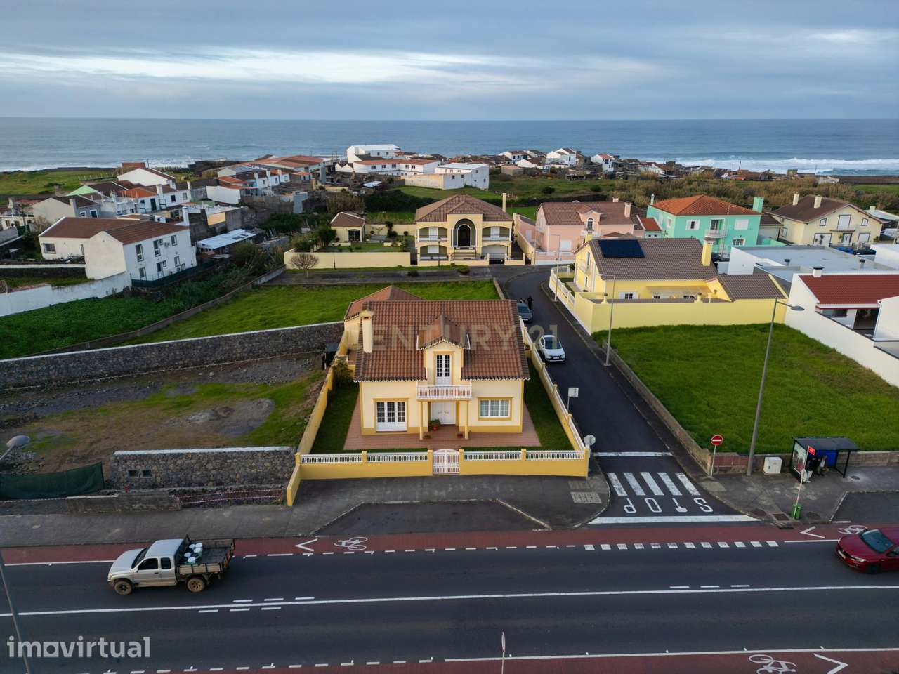 Moradia T4 na Ribeira Seca — Localização Privilegiada na Ribeira Grand - Grande imagem: 3/34