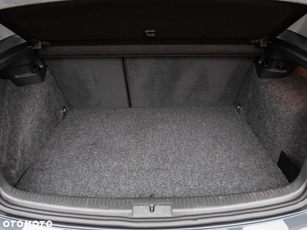 Volkswagen Golf - 23
