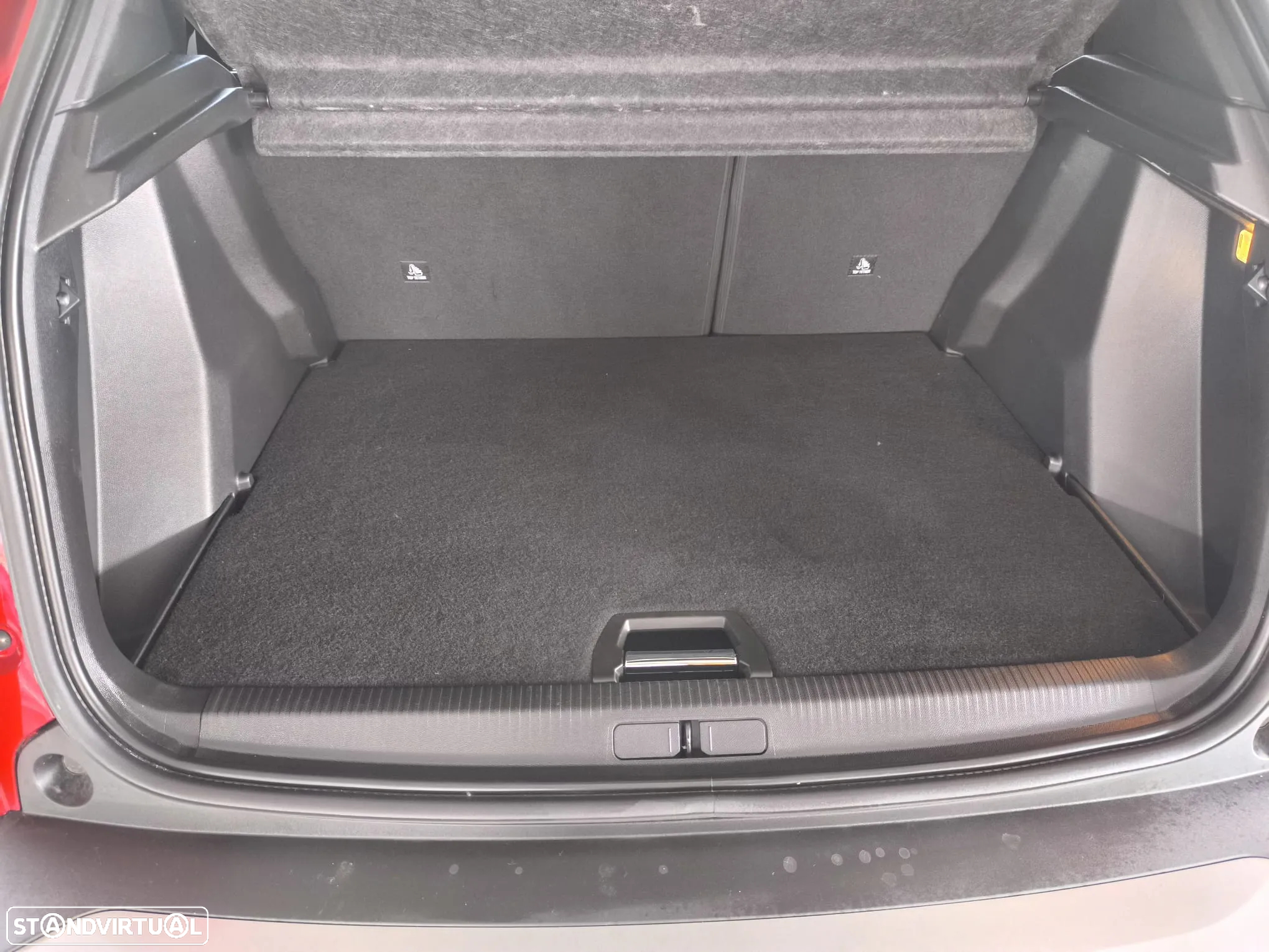 Peugeot 2008 1.2 PureTech GT EAT8 - 31