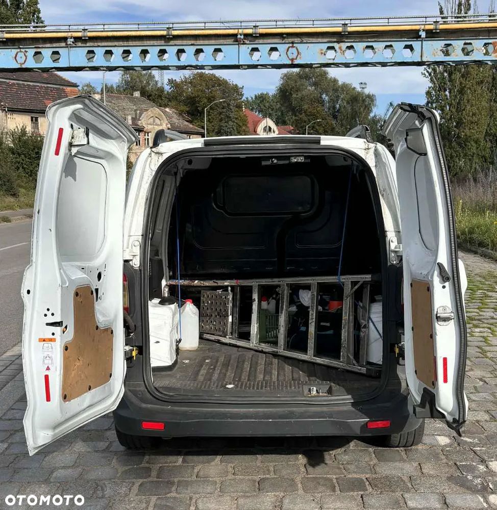 Ford transit courier - 7