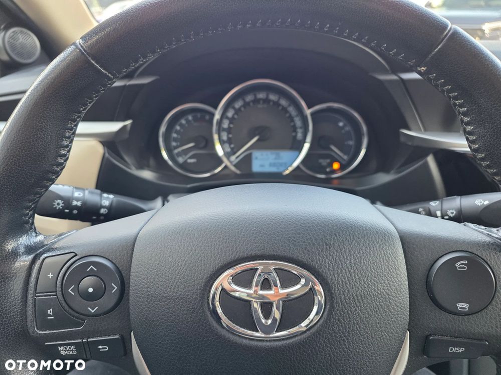 Toyota Corolla 1.6 Premium + - 17