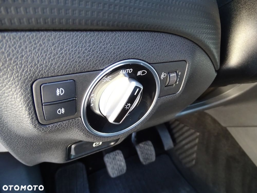 Mercedes-Benz Klasa A 180 (BlueEFFICIENCY) Urban - 25