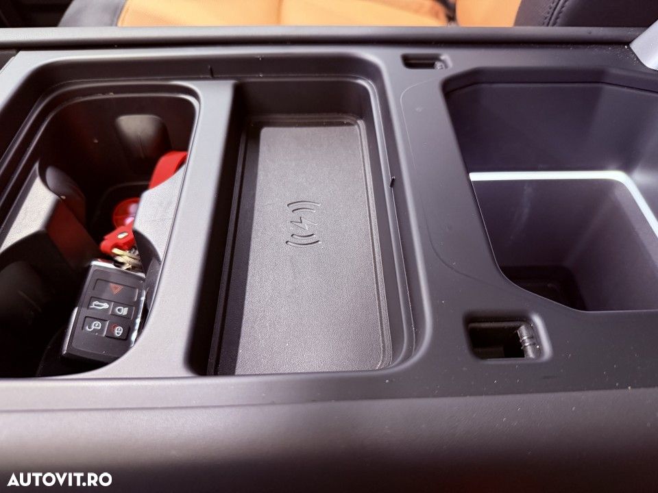 Land Rover Defender - 37