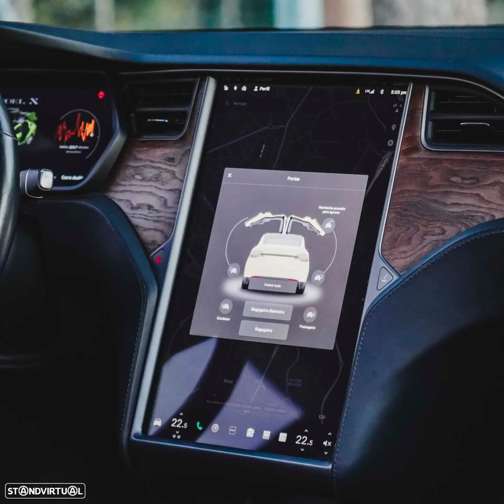 Tesla Model X - 28