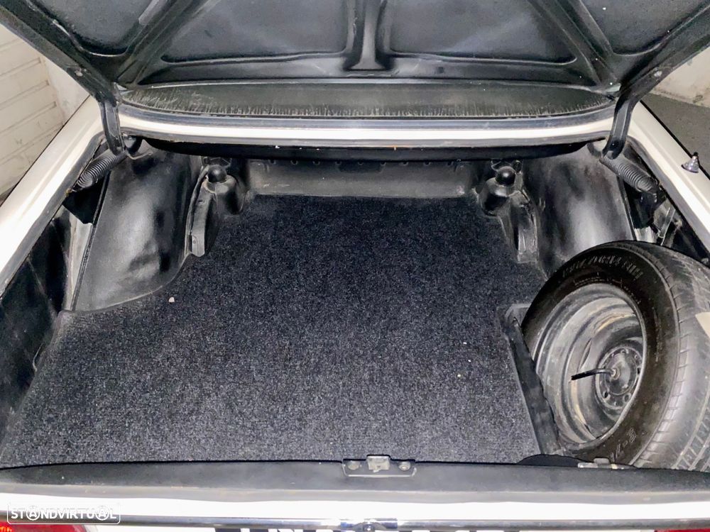 Mercedes-Benz W114/W115 (1968-1974) 250 CE - 7