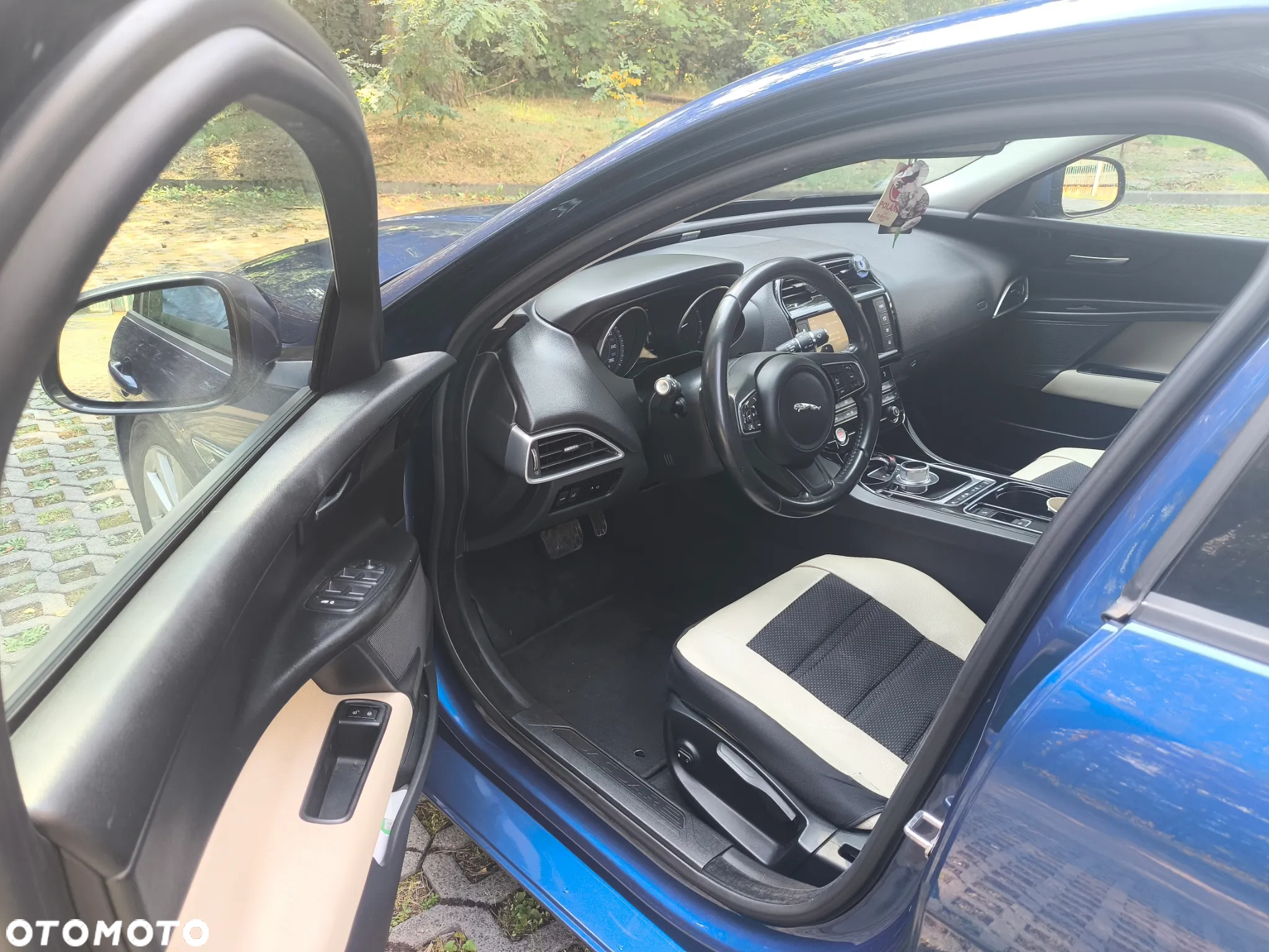 Jaguar XE 2.0 D AWD Pure - 4