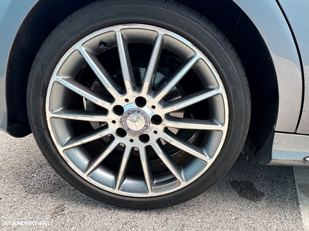 Mercedes-Benz A 200 CDI BE AMG Line - 33