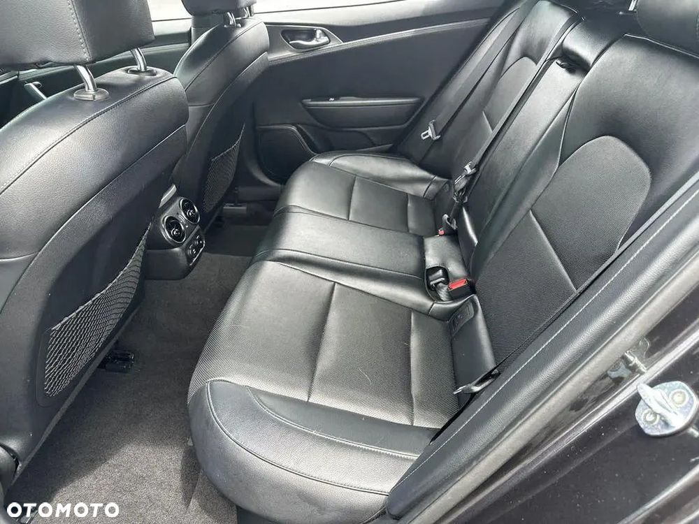 Kia Stinger 3.3 T-GDI AWD OPF GT - 16