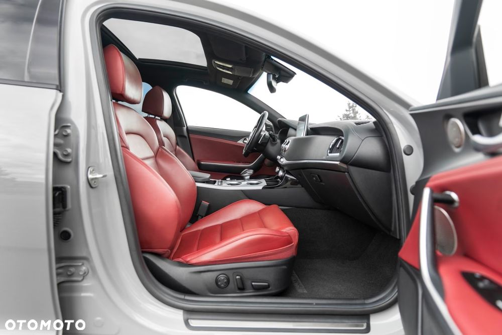 Kia Stinger - 10