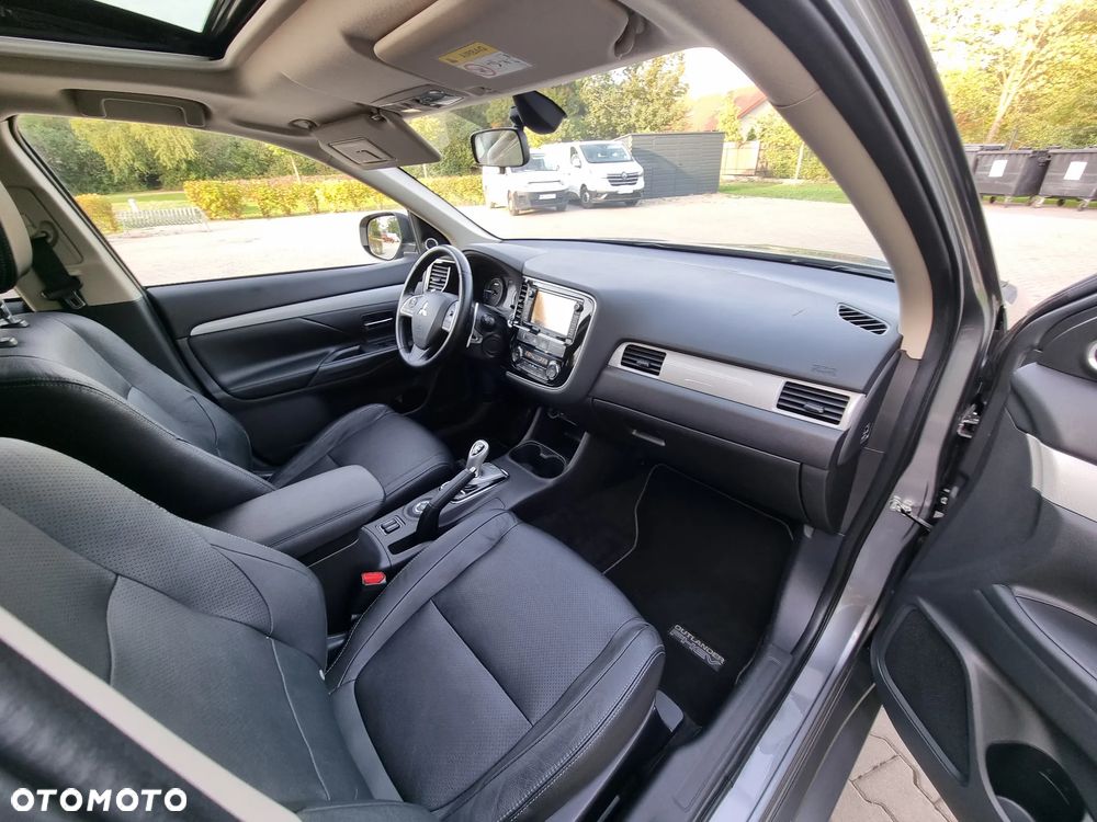 Mitsubishi Outlander Instyle NAVI + - 13