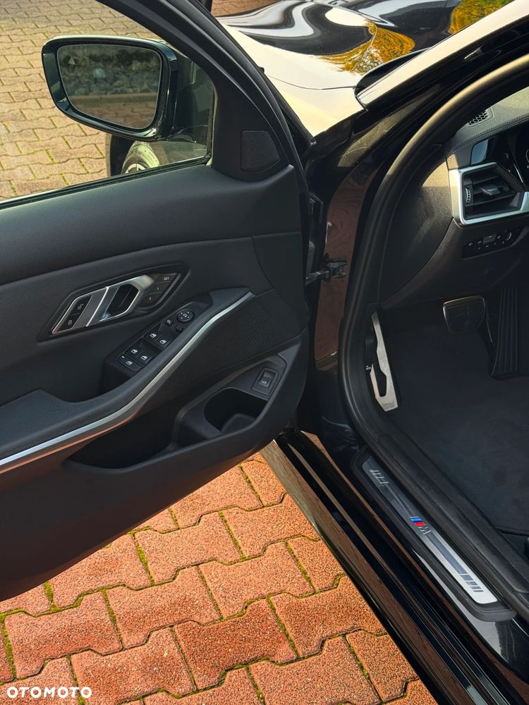 BMW Seria 3 330i M Sport sport - 14