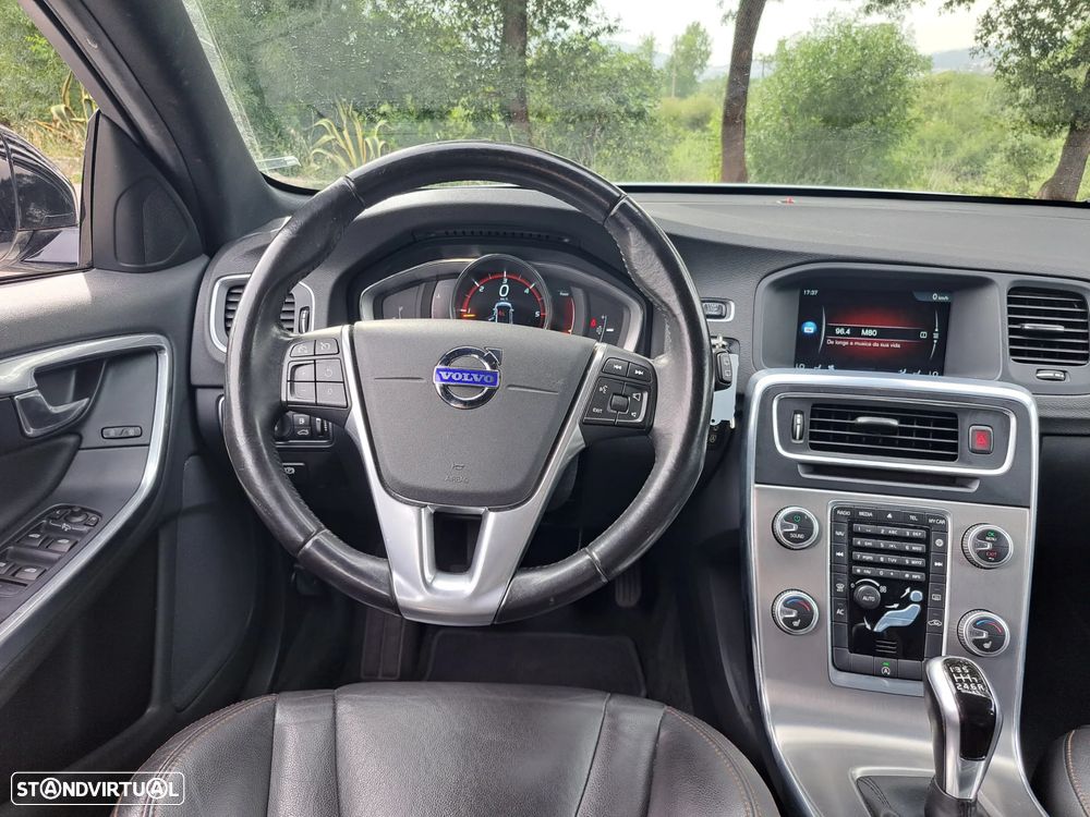 Volvo V60 Cross Country D4 Momentum - 17