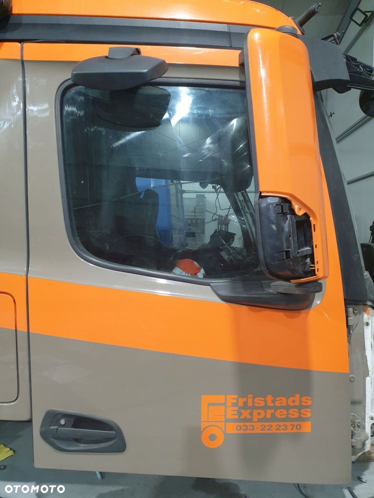 drzwi prawe arocs actros mp4 9607202203 kompletne classic space 2300 - 1