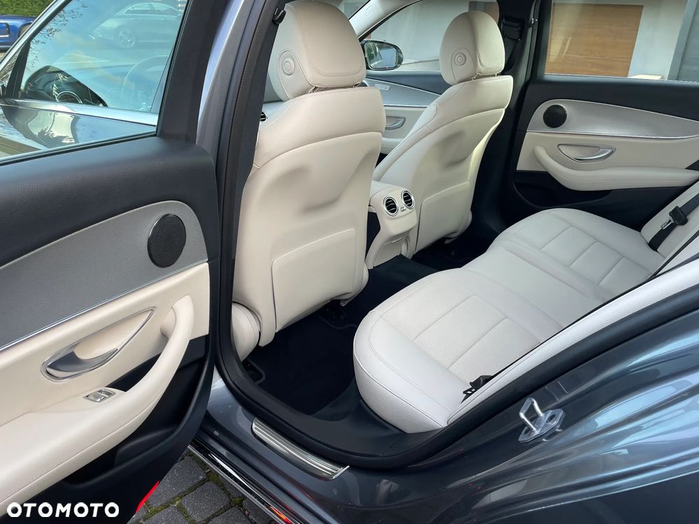 Mercedes-Benz Klasa E 220 d 4-Matic 9G-TRONIC - 30