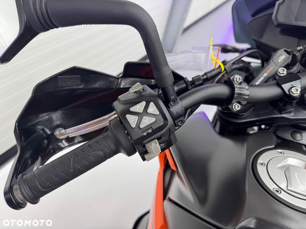 KTM Adventure - 25