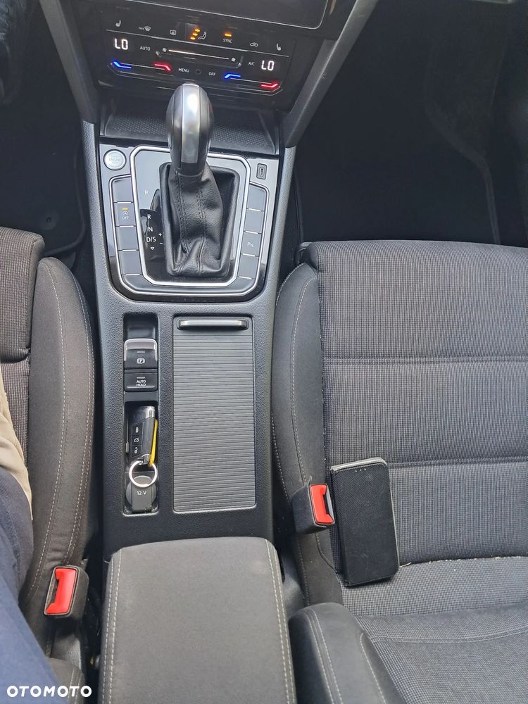 Volkswagen Passat 2.0 TDI SCR DSG Business - 11