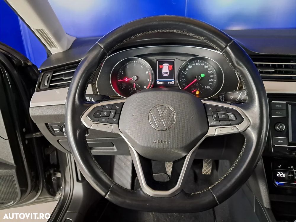 Volkswagen Passat - 12