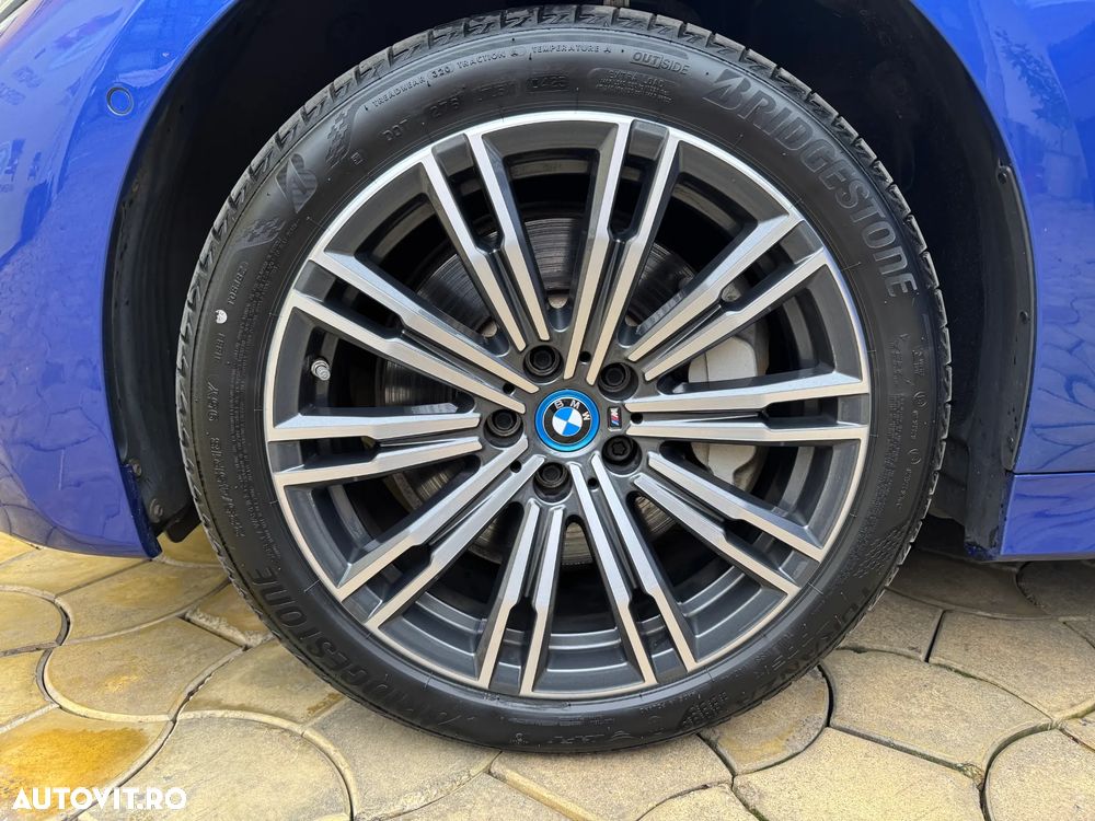 BMW Seria 3 330e Aut. M Sport - 23