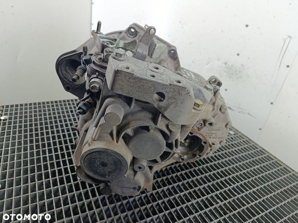 SKRZYNIA BIEGÓW MANUALNA 6 VW TOURAN I GNE 2.0 TDI 136KM - 2