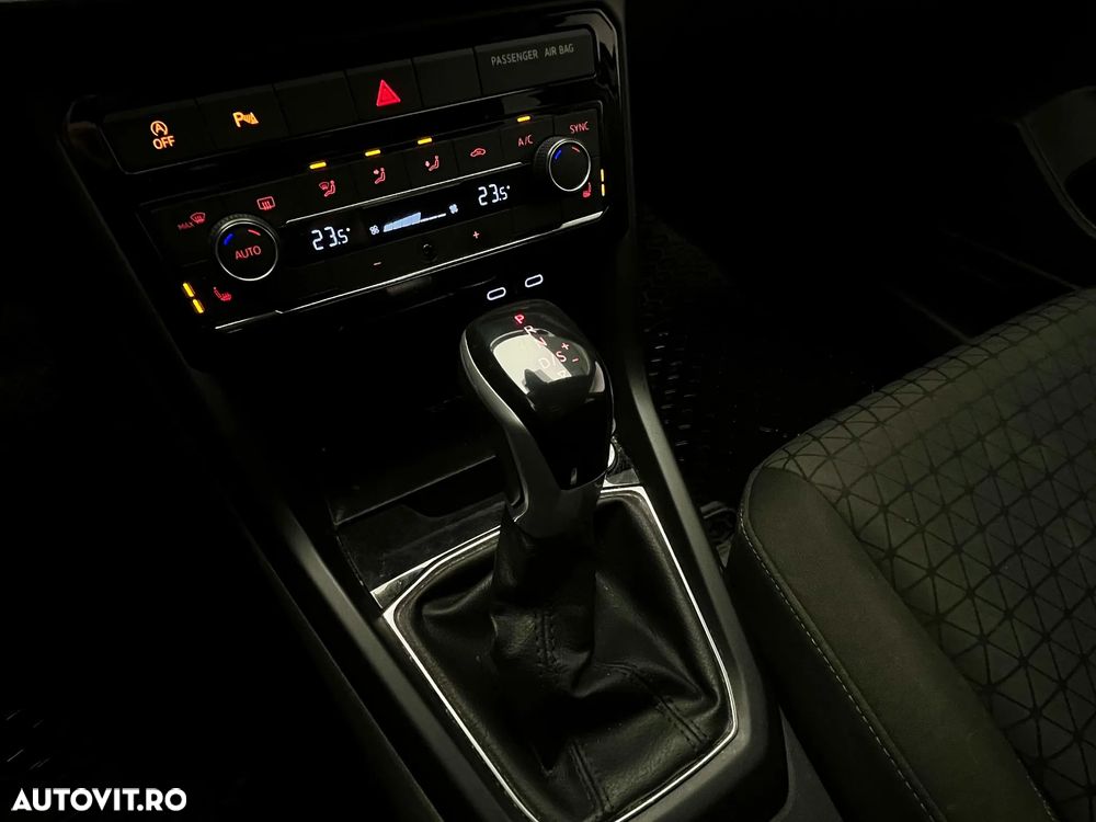 Volkswagen T-Cross - 18