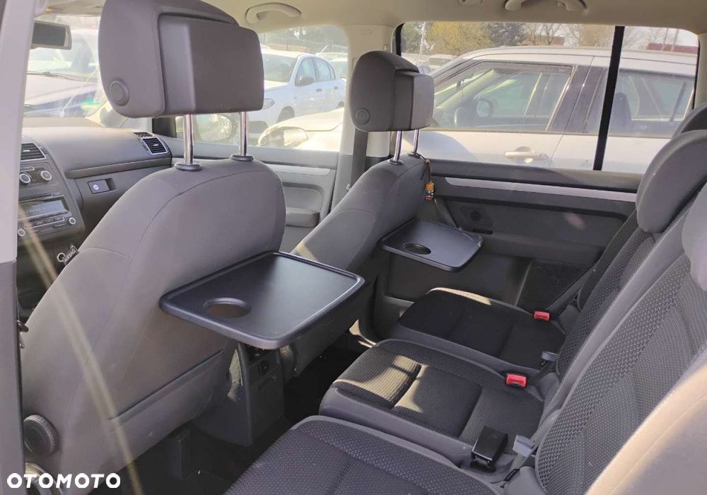 Volkswagen Touran - 10