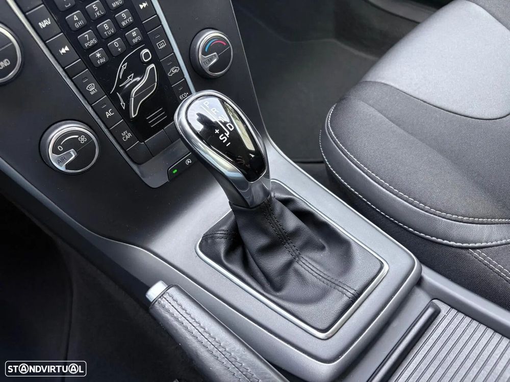 Volvo V40 1.5 T3 Sport Edition Plus Geartronic - 48