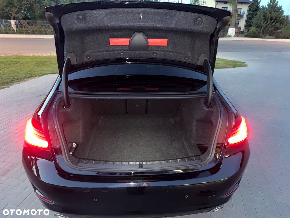 BMW Seria 3 320i - 33