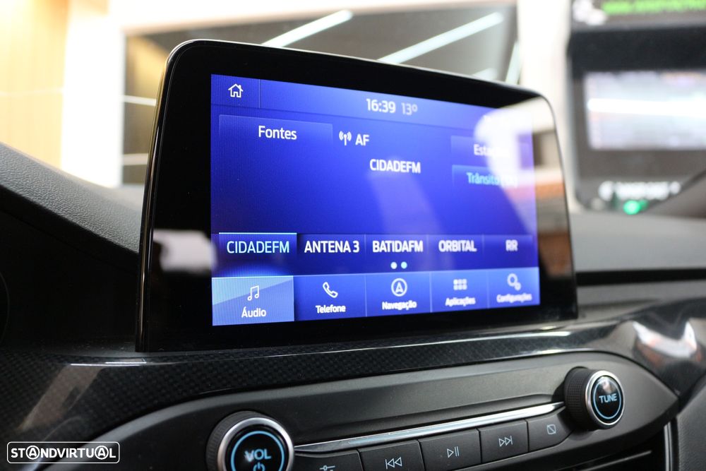 Ford Focus 1.0 EcoBoost S&S ST-LINE - 35