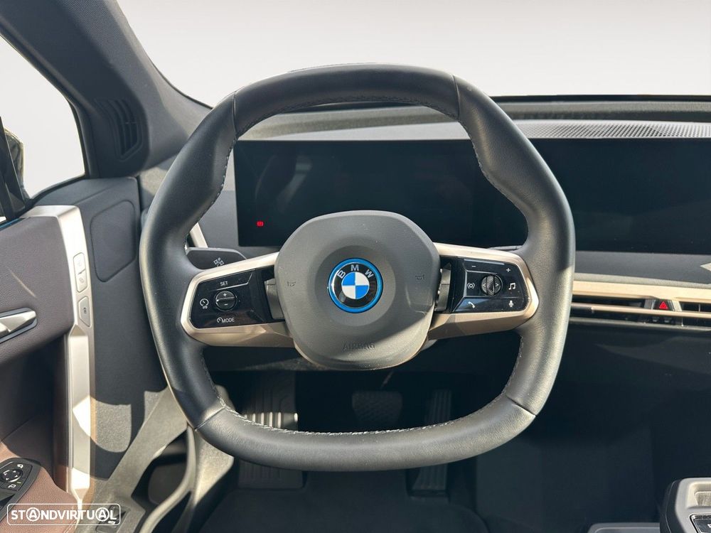 BMW iX xDrive 40 Pack Desportivo - 12