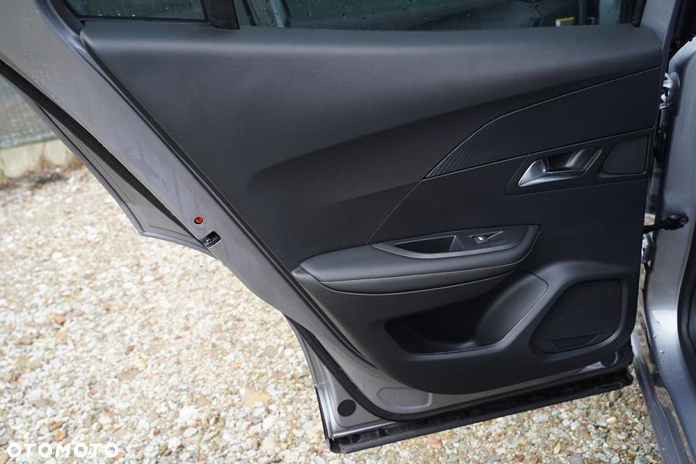 Peugeot 2008 PureTech mHEV Allure e-DCS6 - 8