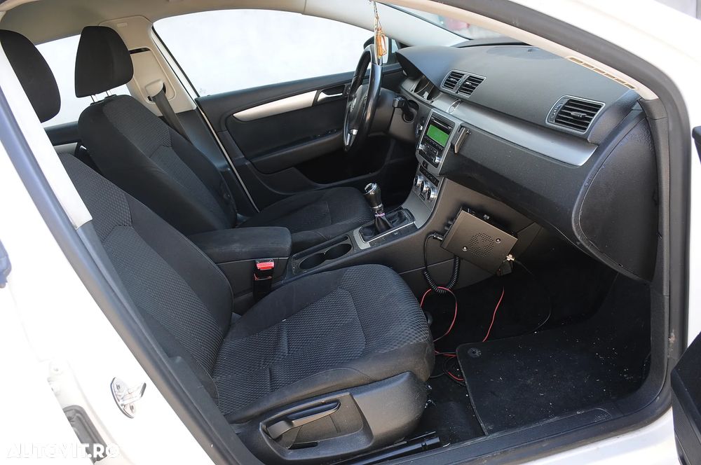 Volkswagen Passat 1.6 TDI BlueMotion Technology Comfortline - 11