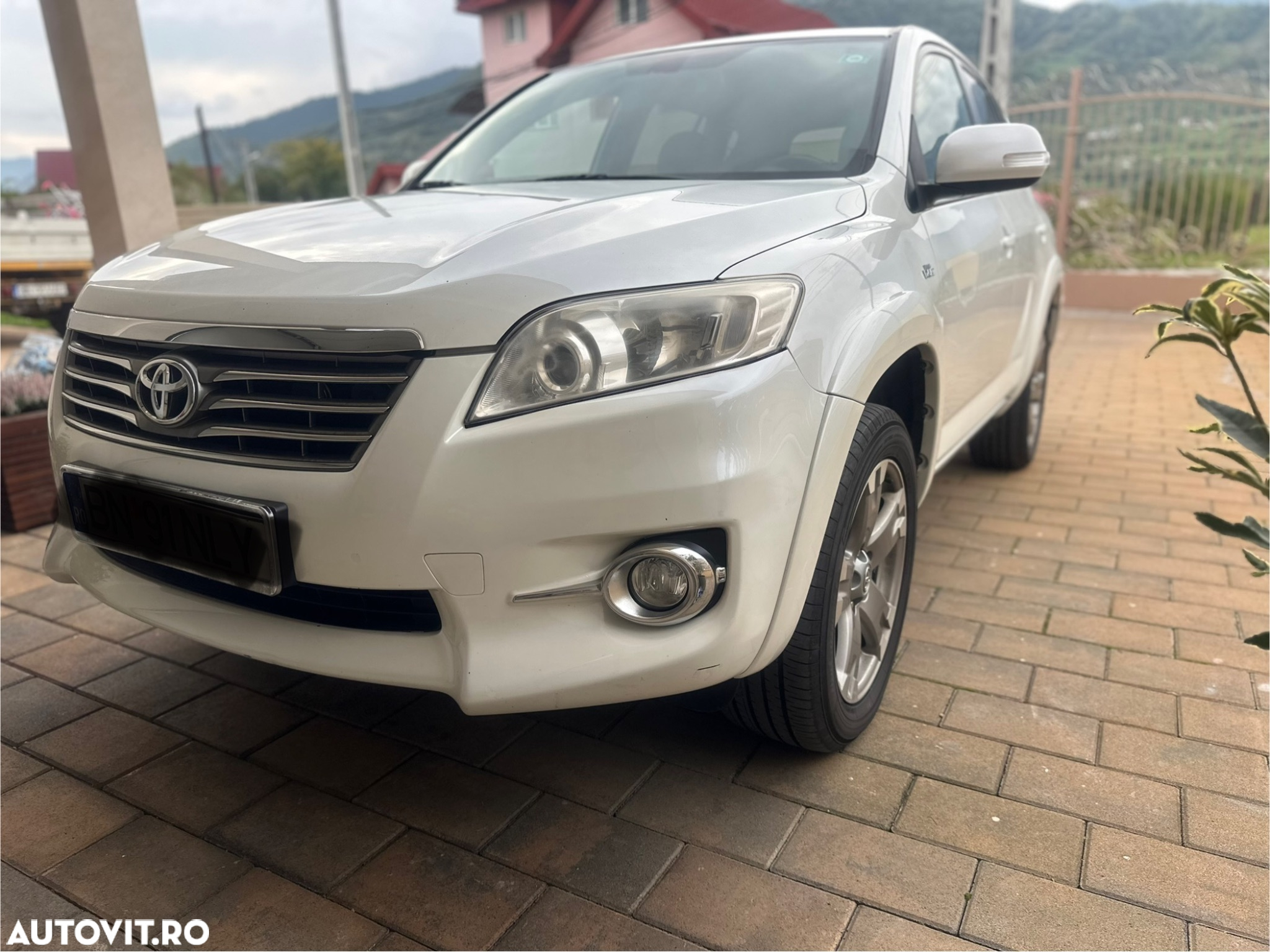 Toyota RAV4 2.2 D-4CAT 4WD Aut Luxury - 2