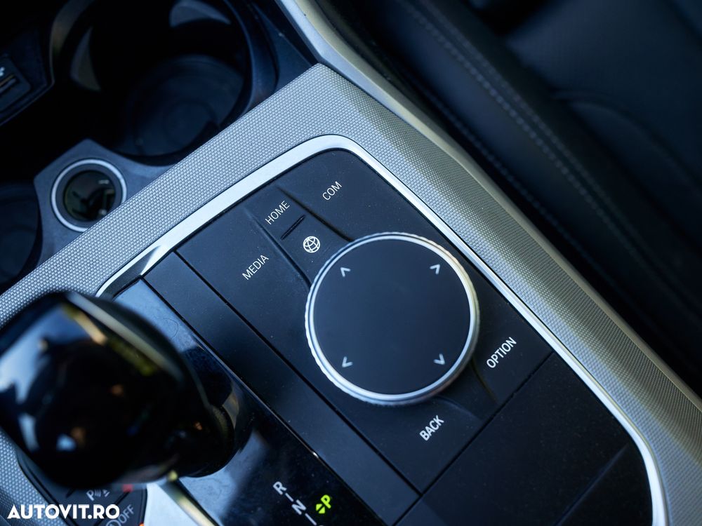 BMW Seria 3 320i xDrive AT - 30