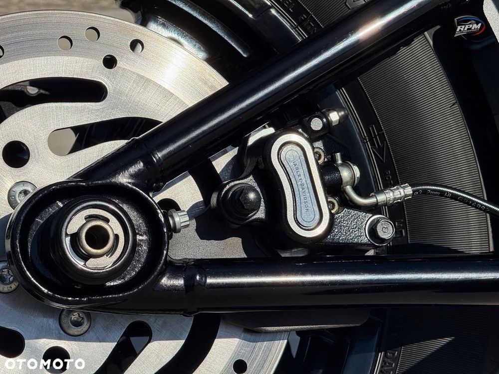 Harley-Davidson Softail Street Bob - 31