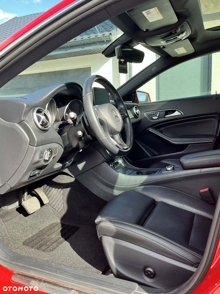 Mercedes-Benz CLA 250 4Matic 7G-DCT - 9