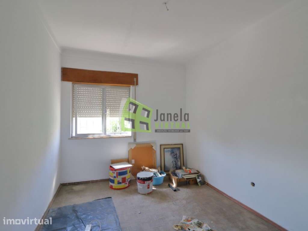 Moradia Bi-Familiar Duplex para Remodelar | Quinta do Conde - Grande imagem: 4/19