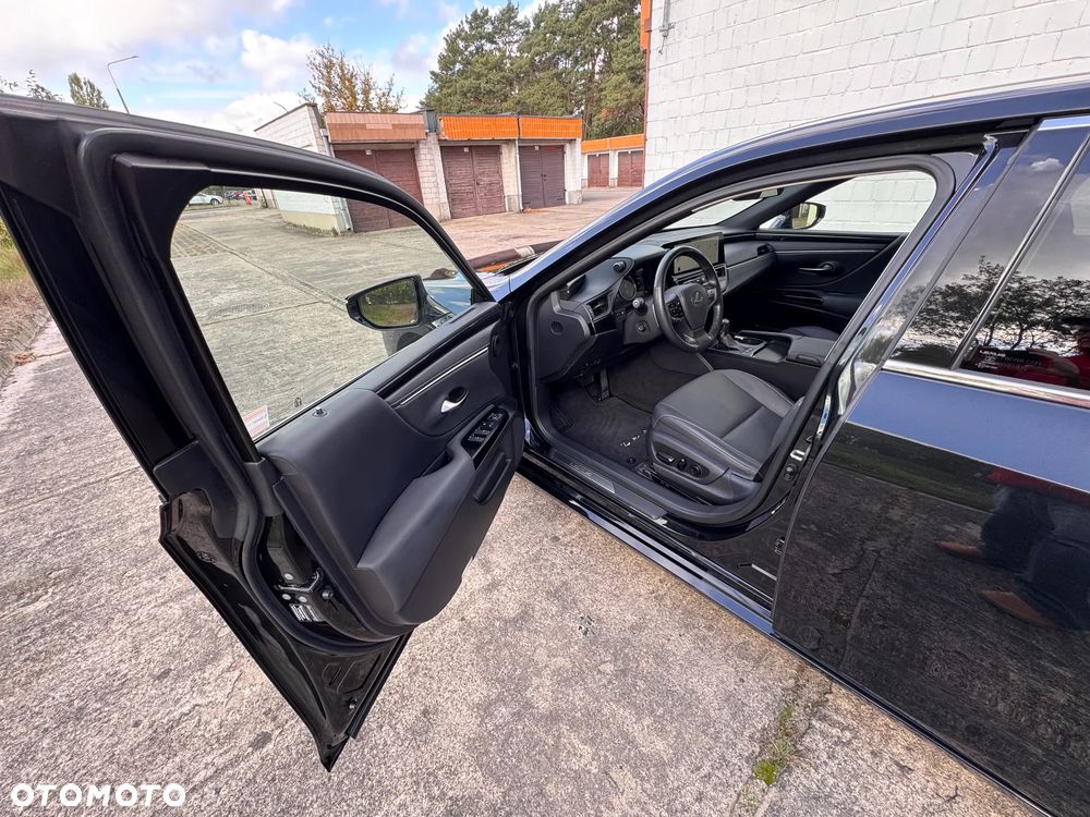 Lexus ES 300h Business Edition - 11