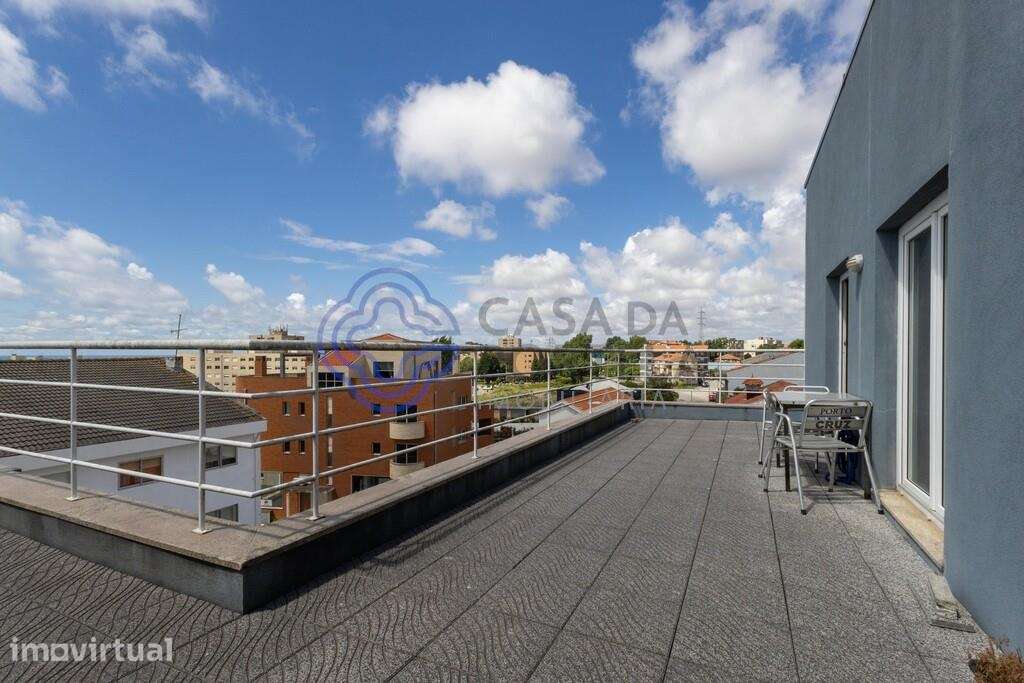 T2 ultimo piso com terraço em Madalena para arrendamento - Grande imagem: 2/16